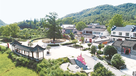 大別山深處，昔日的窮山溝蝶變?yōu)檫h近聞名的幸福村