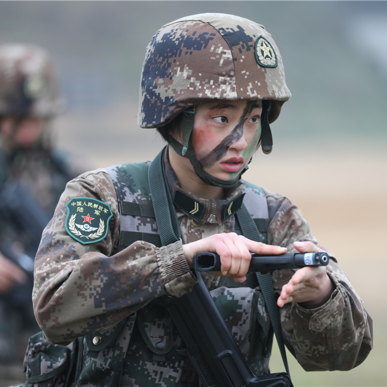 新春走軍營丨女特種兵小分隊訓(xùn)練竟如此亮眼！