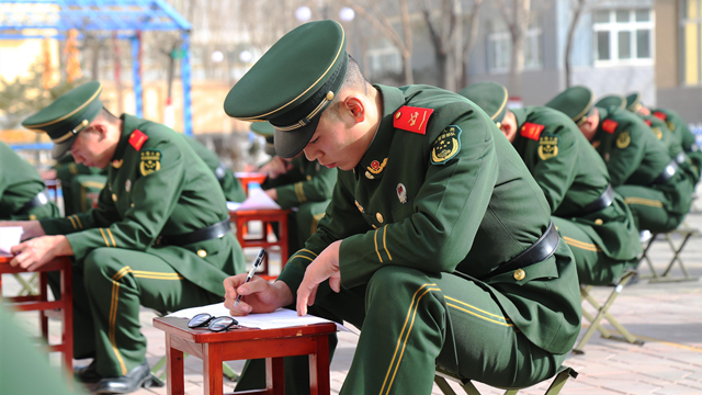 如何幫助新兵走好“兵之初”，在法治軌道上扎實(shí)起步？