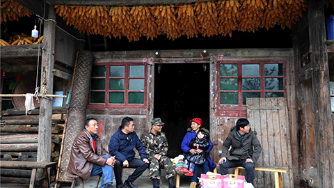 脫貧攻堅丨“鄉(xiāng)親們能早日脫貧致富，就是我們的新年愿望”