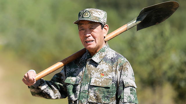 退休將軍植樹造林18年，家鄉(xiāng)從一片荒坡變一片林海