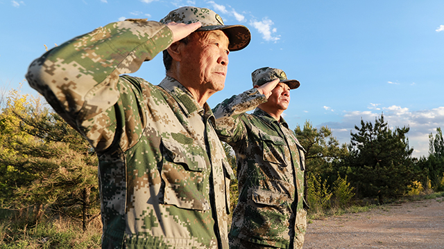 “立正！”將軍下達(dá)命令 百萬(wàn)“雄兵”精神抖擻