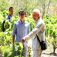 88歲深入天山采集，90歲堅持在研究一線，他是“高擎火把的引路人”