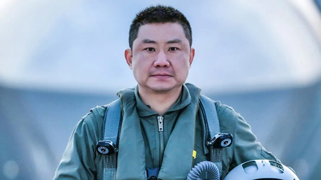 戰(zhàn)鷹凌云，只為捍衛(wèi)祖國(guó)藍(lán)天
