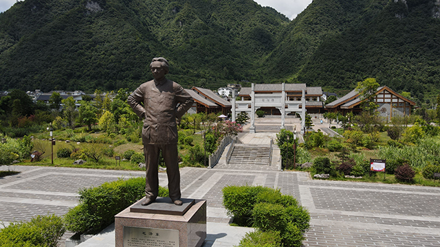 扶智扶志，里師脫貧奔小康