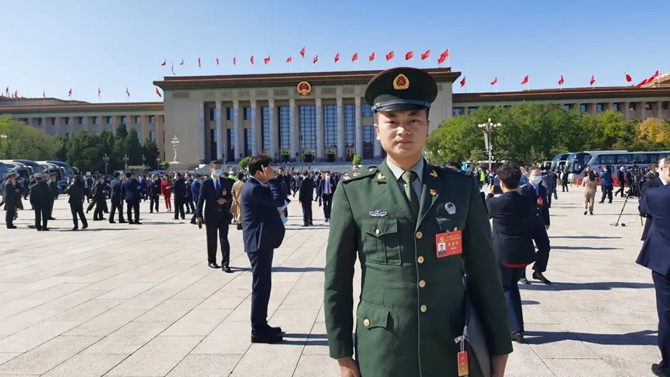 了不起的中國軍人丨二十大代表向躍東：一路風(fēng)馳電掣，只因心中有夢！