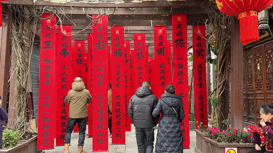 【文化中國行·我們的春節(jié)】洛帶新春游龍 非遺閃耀春節(jié)
